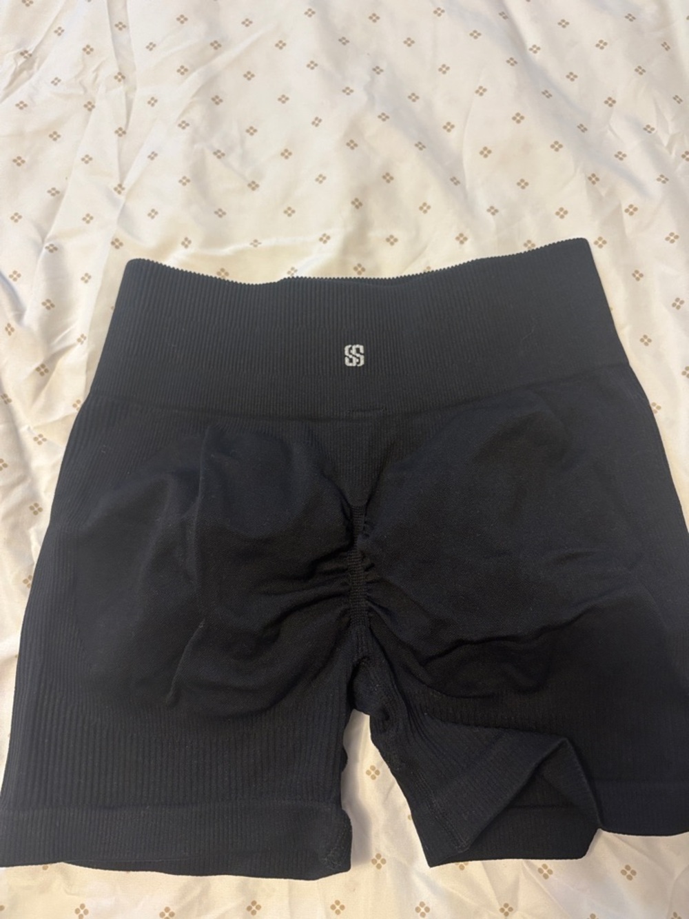 Black Seamless High-Waist Scrunch Shorts